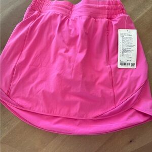 Lululemon pink Hotty Hot skirt size 8 Long NWT